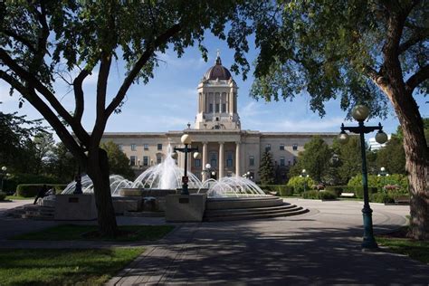 Winners of recent Manitoba elections have seen sizable majority governments